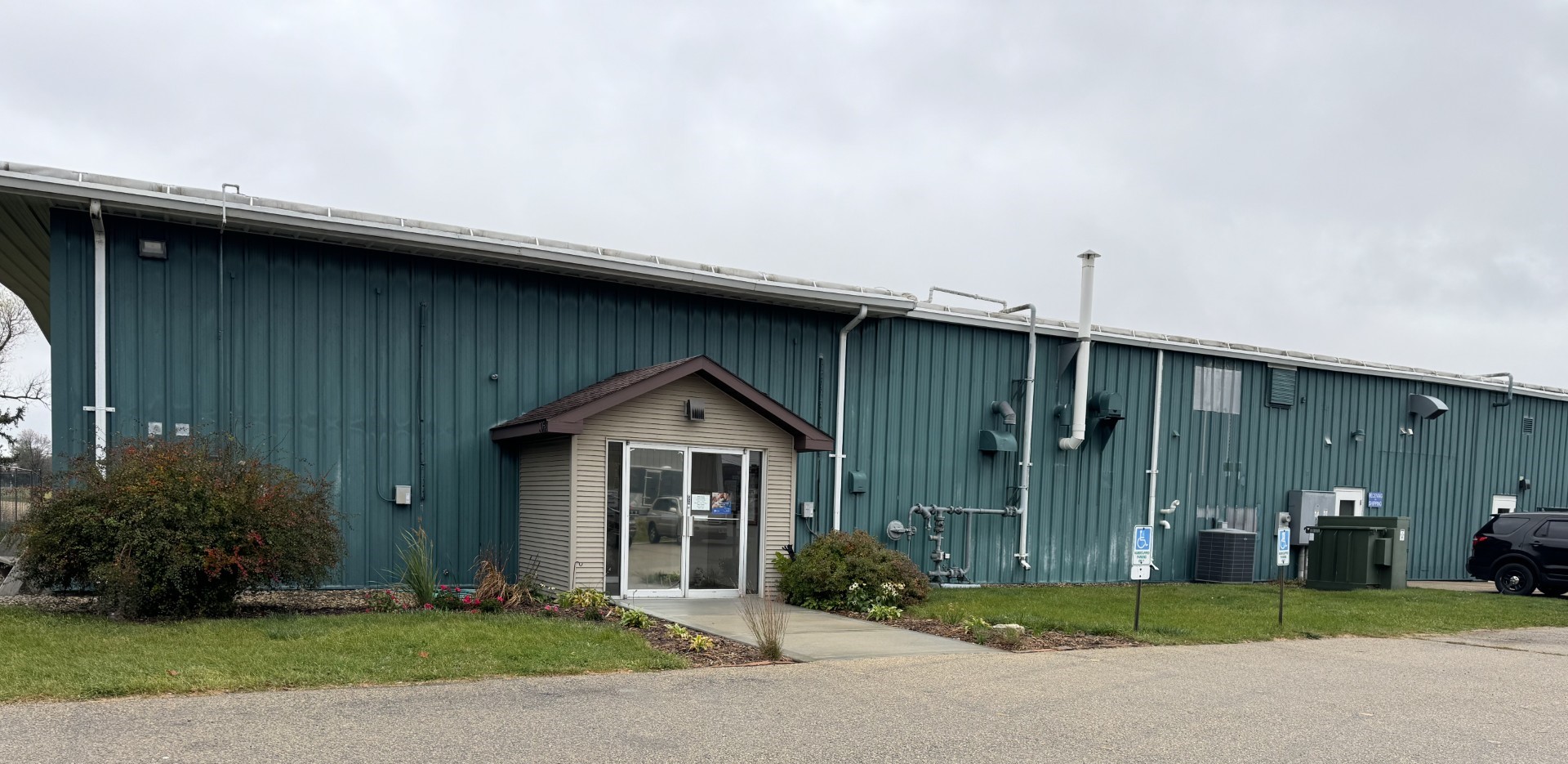 entrance to Iowa County Humane Society animal shelter