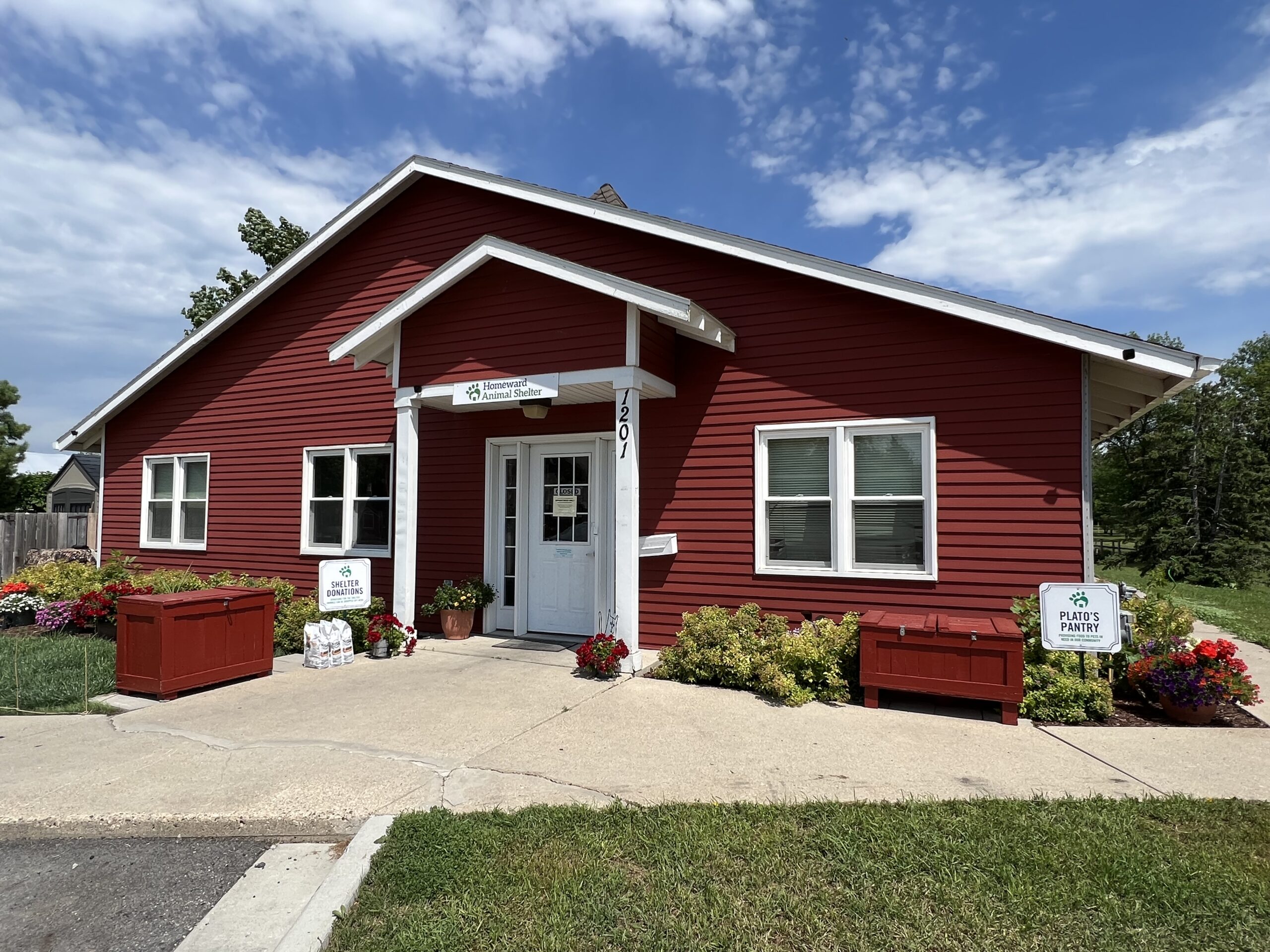 exterior view of Homeward Animal Shelter building